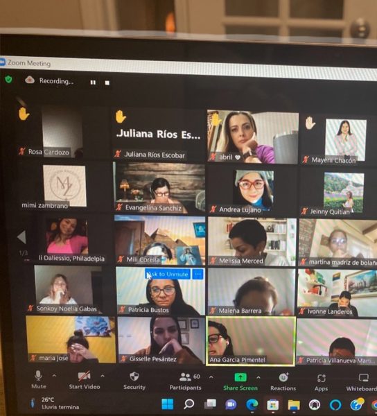 Clase en vivo con alumnas